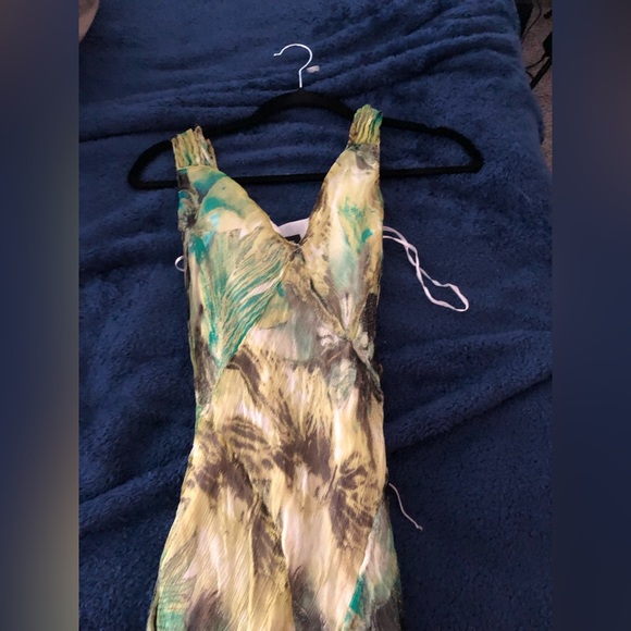 Jones New York green dress like new! Size 8, small rip on the right belt loop. - Picture 4 of 6